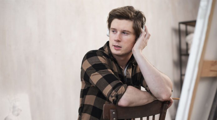 How to Deal with an Emotionally Unavailable Person? Emotionally Unavailable